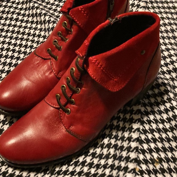Red leather ankle boots - Picture 2 of 9
